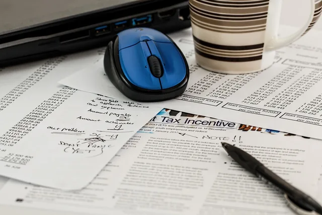 tax, forms, income, business, paperwork, finance, document, accounting, office, taxation, irs, revenue, calculate, paper, return, investment, calculating, taxes, tax, tax, tax, tax, tax, paperwork, finance, accounting, accounting, accounting, taxes, taxes, taxes, taxes. Quali adempimenti fiscali e legali servono per vendere online in Italia?