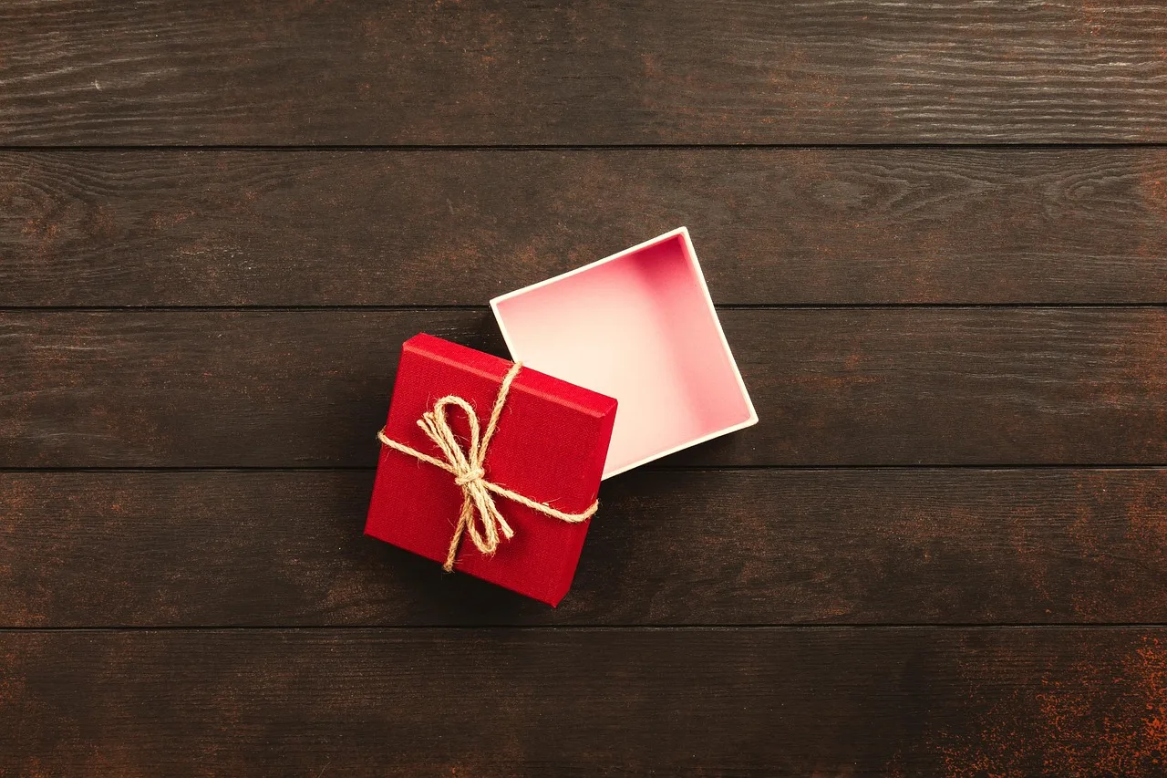 gift, mac wallpaper, box, christmas, wallpaper 4k, present, celebration, holiday, seasonal, background, wooden, old, full hd wallpaper, 4k wallpaper 1920x1080, table, wallpaper hd, abstract, hd wallpaper, top, laptop wallpaper, view, flat, lay, open, closed, ribbon, wrapping, brown abstract, desktop backgrounds, beautiful wallpaper, free wallpaper, brown table, 4k wallpaper, cool backgrounds, free background, brown gift, brown box, windows wallpaper, brown celebrate, brown closed
