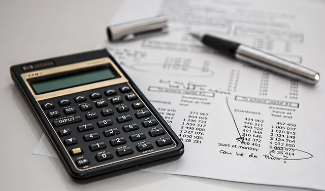 calculator, calculation, insurance, finance, accounting, pen, fountain pen, investment, office, work, taxes, calculator, insurance, insurance, finance, finance, finance, finance, finance, accounting, accounting, accounting, investment, taxes. Come registrarsi a un marketplace per vendere in Italia: documenti e verifica