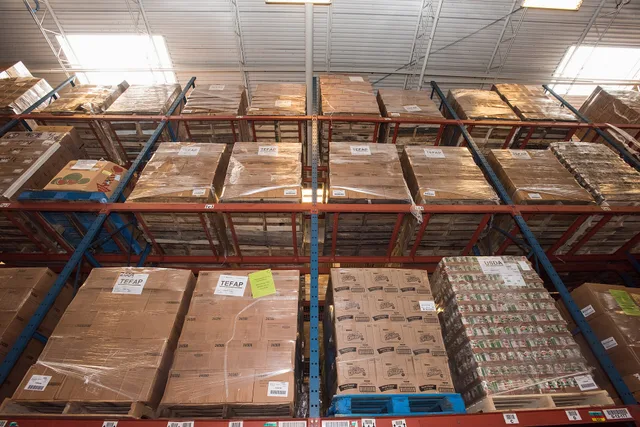 Pallets of USDA Emergency Food Assistance Program (TEFAP) commodities wait on the Houston Food Bank commodity warehouse shelves for movement to packing lines or delivery to food pantries; pallets in the aisles are loaded with disaster assistance packages (those with orange wrapping have USDA Foods i. Come strutturare un catalogo prodotti per l'e-commerce italiano